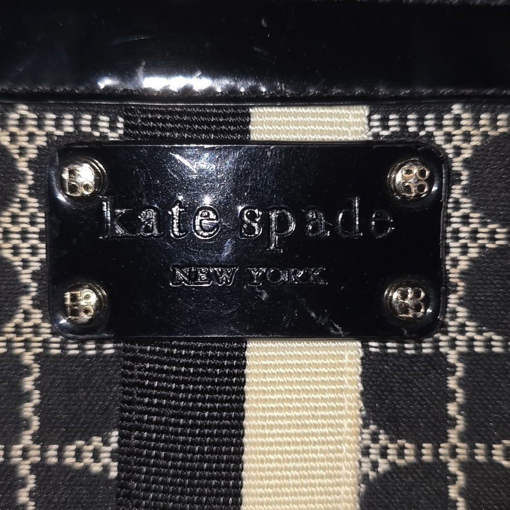 Kate Spade New York Black and Cream Chrissy Noel Wristlet - Picture 2 of 10